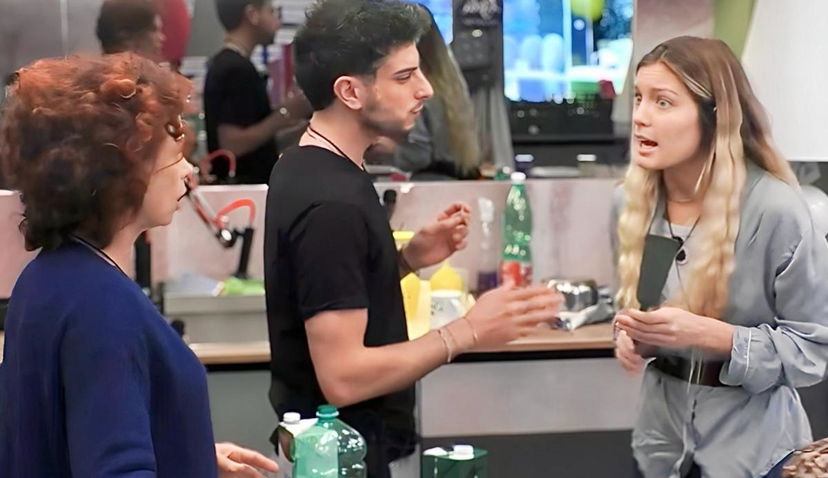 Grande Fratello, Anita Olivieri furiosa con Beatrice Luzzi: “Vittorio è uscito perché è andato contro di te!” preview