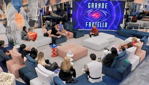 Gf Vip, discusso ex protagonista confessa: “Ho tre famiglie, é difficile stare insieme per Natale” preview