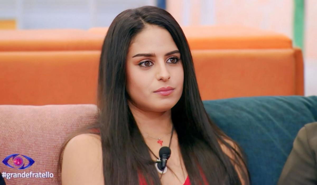 Grande Fratello, la sorella di Perla Vatiero interviene in sua difesa: “E’ surreale screditare una ragazza solo perché…” article-post