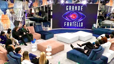 “Basta con questi amici gay mentre lo sfig*to del tuo ex se la spassa con le altre”: la piccata replica della famosa ex Vippona preview