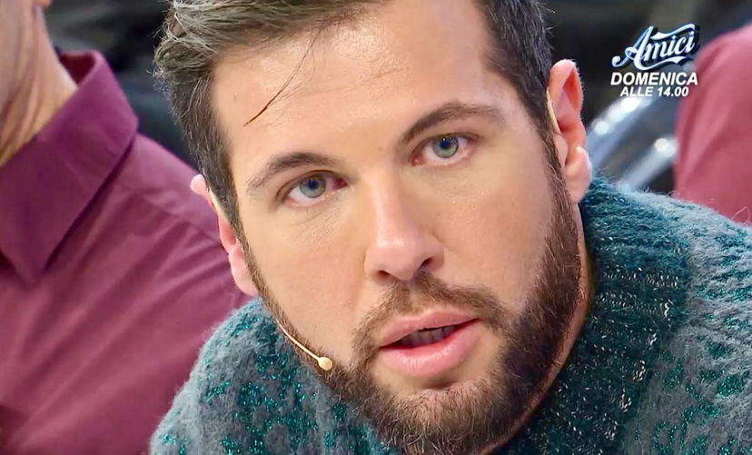 Uomini e Donne, Alessandro Vicinanza svela come reagisce nel vedere altri uomini che si avvicinano alle sue ex preview