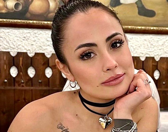 Uomini e Donne, Chiara Rabbi parla della difficile situazione vissuta in famiglia: “Mio padre subiva violenza psicologica da mia madre” preview