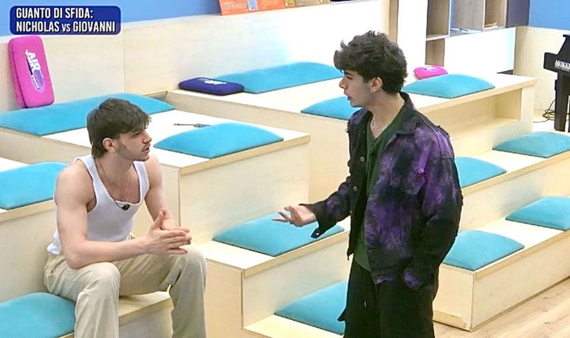 Amici 23, un guanto di sfida scatena una discussione accesa tra Nicholas e Giovanni: “La competizione si può fare in un altro modo. Io non userei mai quelle parole con te…” preview