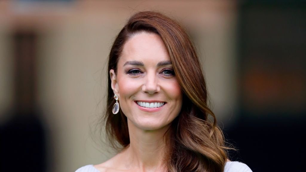 Kate Middleton pubblica un video e rivela che le è stato diagnosticato un cancro
