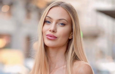 Taylor Mega mostra una sua immagine con i ‘buchi di cellulite’: “Questa foto mi ha fatto venire un po’ di paranoie e complessi ma…” preview