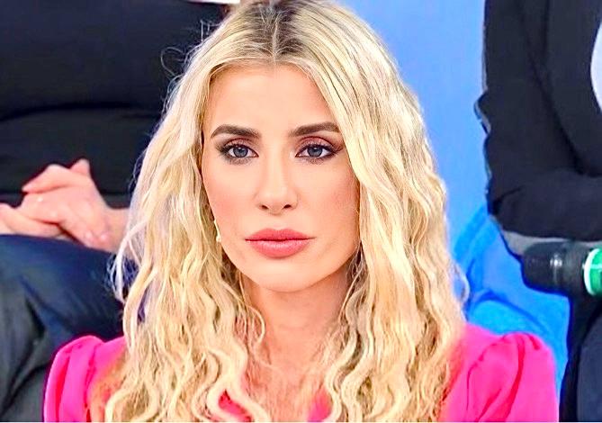 Uomini e Donne, Emanuela Malavisi sbotta contro Cristina Tenuta: “La solidarietà femminile è roba per donne intelligenti” preview