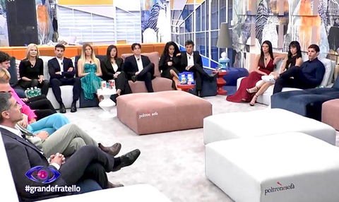 Grande Fratello, ex gieffina confessa: “Ho dovuto denunciare una persona che continua da 2 anni a perseguitarmi” preview