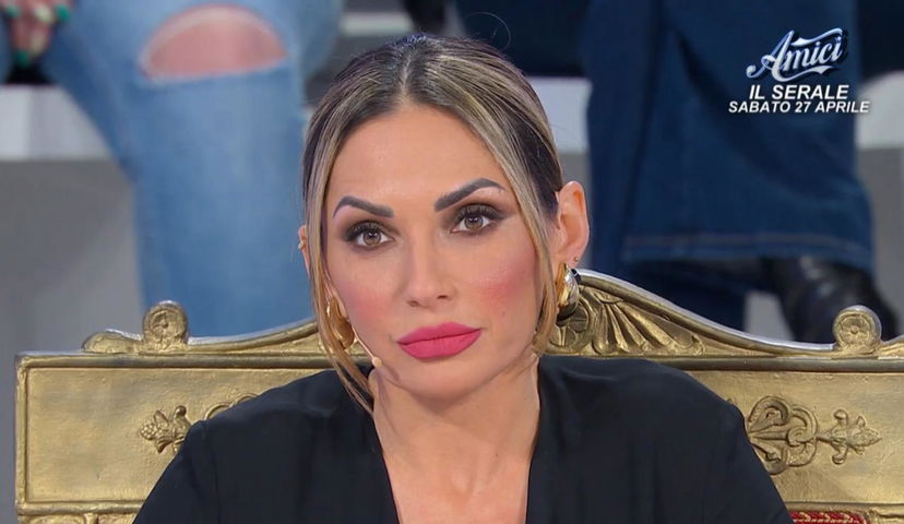 Uomini e Donne, Ida Platano pubblica gli ennesimi (pesantissimi) insulti ricevuti sui social: “Assat*nata di ca**i e di soldi” preview