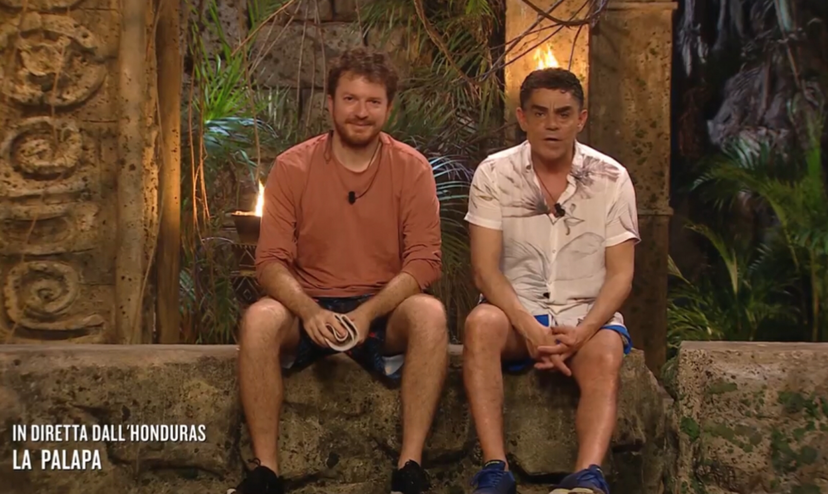 Isola 18, seconda puntata: un ritiro, due naufraghi positivi al Covid, due nuovi ingressi, Edoardo Stoppa nuovo leader. I nominati sono… preview