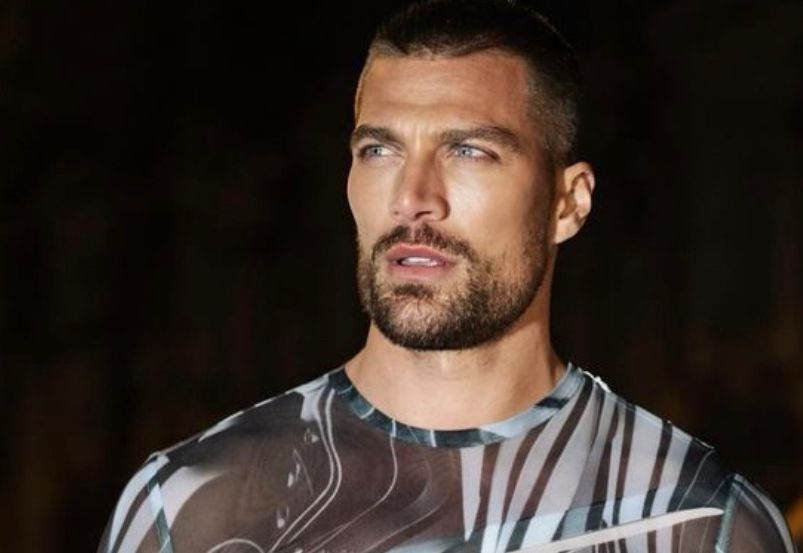 Simone Susinna dopo il flirt con Elisa Visari paparazzato insieme all’ex moglie di una star del cinema: ecco chi preview