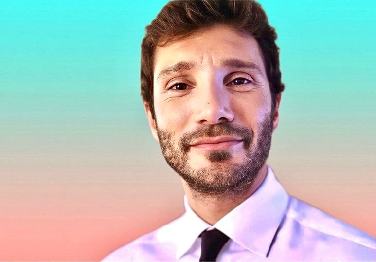 Stefano De Martino, in definizione il contratto che lo legherà alla Rai: tutti i dettagli (e quali celebri format potrebbe condurre) preview