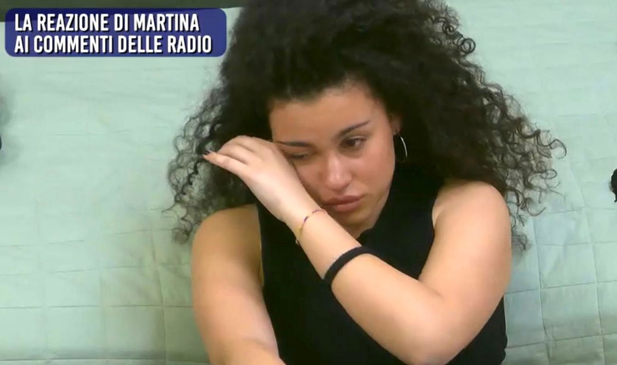 Amici 23, la gara di inediti giudicata dalle radio fa scoppiare in lacrime Martina Giovannini: “Sembra che sto sbagliando tutto” article-post