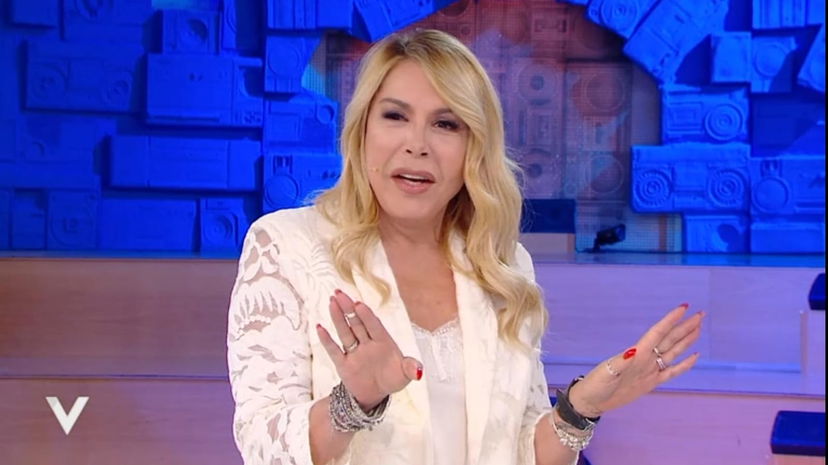 Anna Pettinelli a Verissimo annuncia di essersi lasciata col compagno Giuseppe: “Le persone non sono quelle che sembrano…” preview