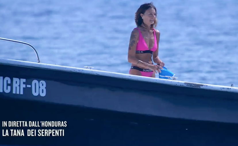 Isola 18, settima puntata: eliminata Marina Suma, i naufraghi vengono divisi in due gruppi. I nominati sono… preview