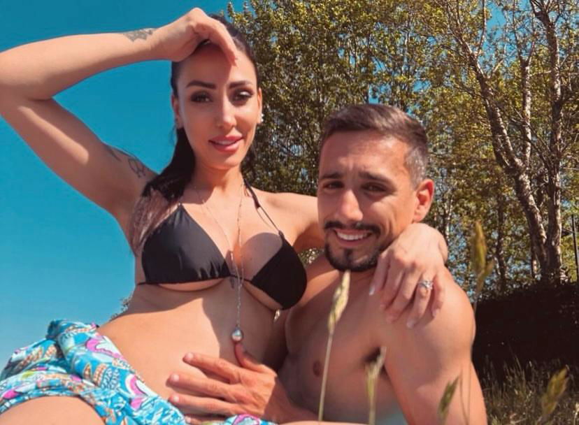 Grande Fratello Vip, Selvaggia Roma si sposa: il romantico video della proposta! preview