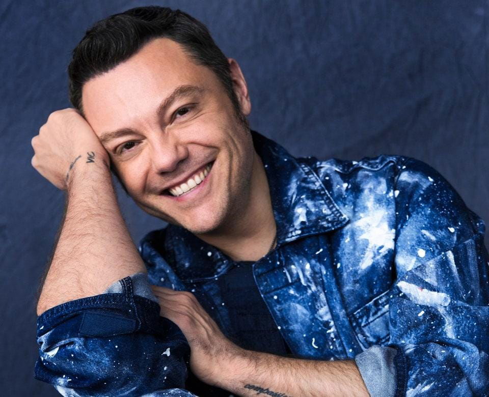 Tiziano Ferro svela quali famose donne dello spettacolo gli sono state vicine durante la separazione dal marito Victor