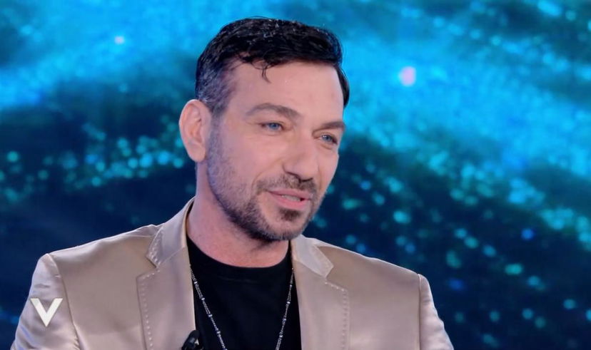 Costantino Vitagliano a Verissimo aggiorna sulle sue condizioni di salute: “È da un mese che ho iniziato la terapia e…” preview