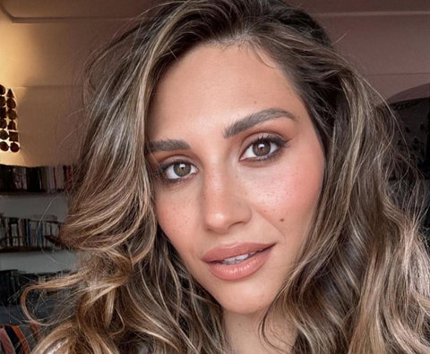 Beatrice Valli pubblica un dolce momento con le figlie ma è un adv: la sua risposta alle critiche dei follower preview