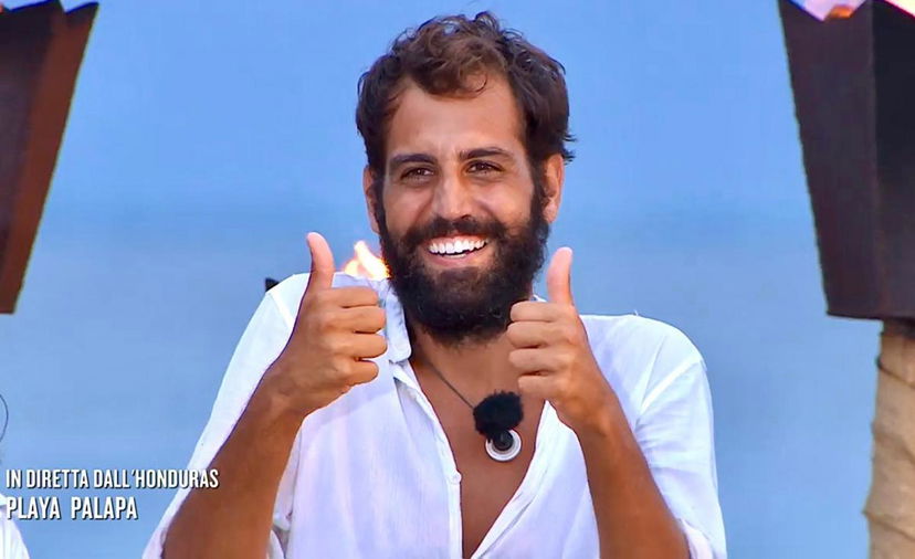 Aras Senol dopo la vittoria dell’Isola 18: “Esperienza lunga e difficile, penso che non la rifarei perché…” preview