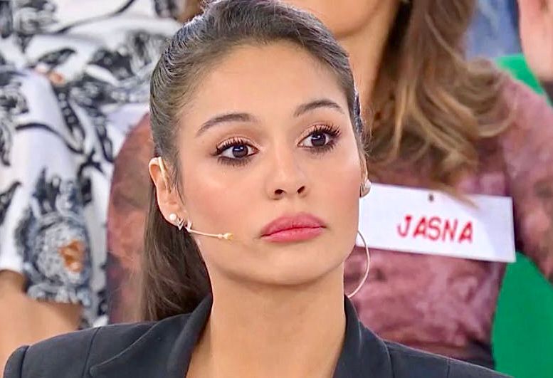 Uomini e Donne, Beatriz D’Orsi esce allo scoperto col nuovo fidanzato: la foto article-post