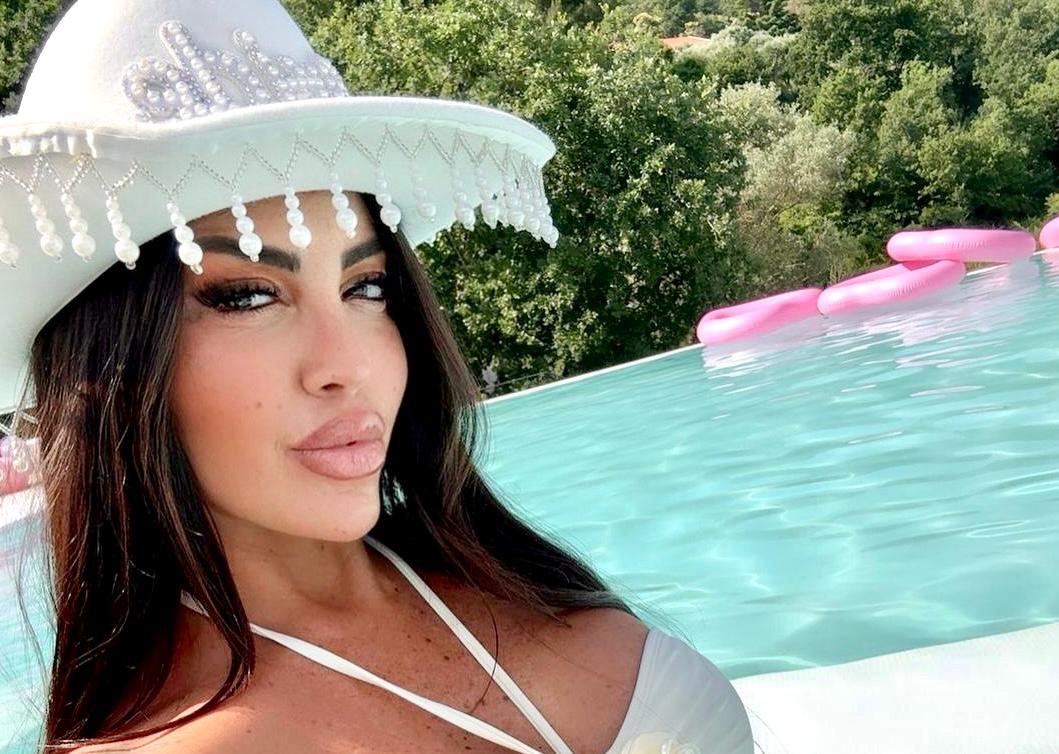 Grande Fratello, Floriana Messina si è sposata: le foto dei 3 abiti scelti article-post