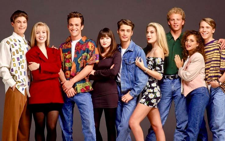 Shannen Doherty è morta, il commosso ricordo degli attori di Beverly Hills 90210: “Era una forza della natura”