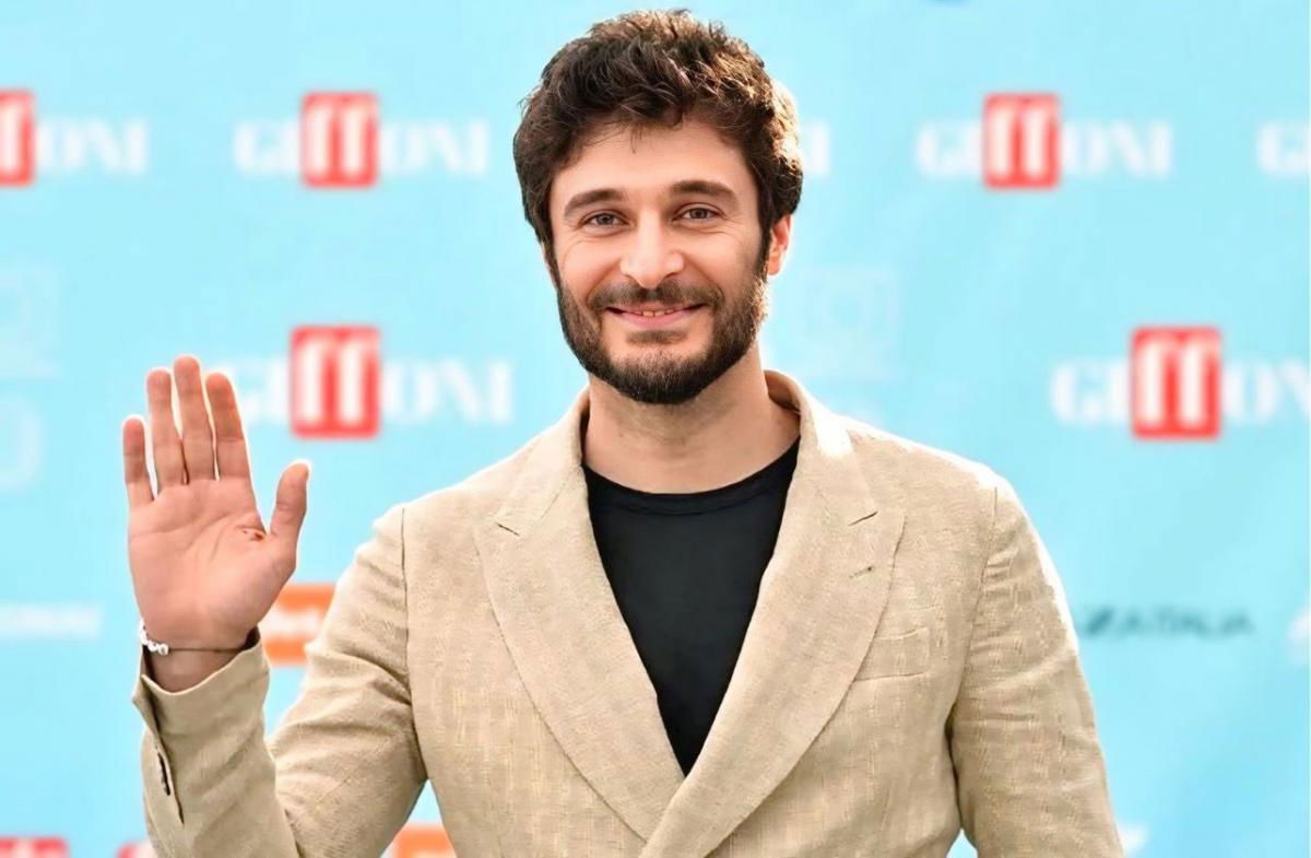 Il Commissario Ricciardi 3, Lino Guanciale: “Sarà la stagione più completa, tutti i nodi verranno al pettine!” article-post