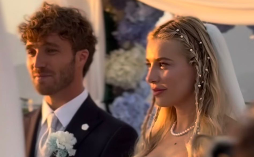 Clizia Incorvaia e Paolo Ciavarro sono diventati marito e moglie: ecco i due abiti scelti dalla sposa (Video) preview