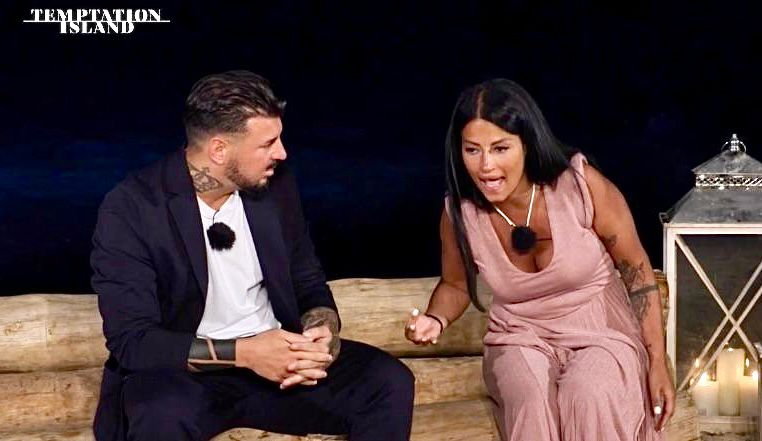 Temptation Island 11, quinta puntata: Lino chiede un nuovo faló ad Alessia ma lei gli dà il palo, Gaia decide di uscire con Luca però… preview