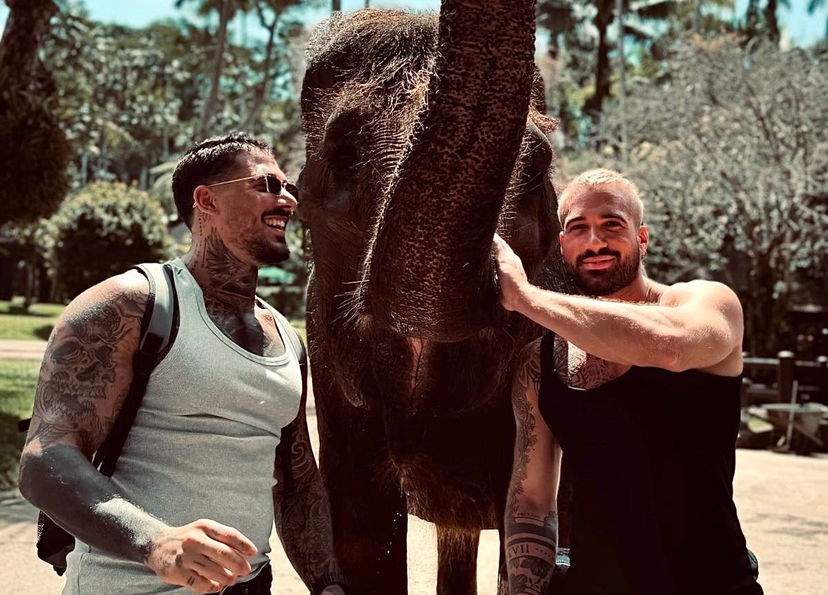 Uomini e Donne, Alex Migliorini riceve una romantica proposta di nozze dal fidanzato: “Amo questo ragazzo e me lo voglio sposare!” preview