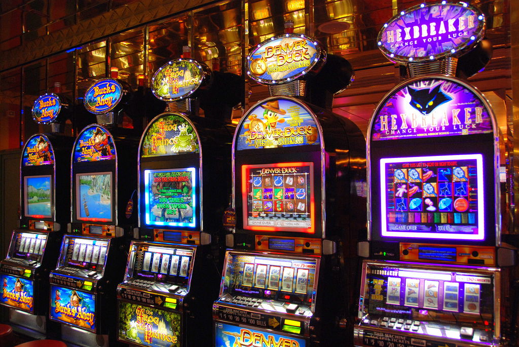 Giocare alle slot machine: tutto ciò che c’è da sapere prima di cominciare