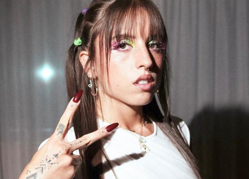 Amici, “se non fossi già innamorata ti potrebbe piacere una donna?”: la (perfetta) risposta di Angelina Mango article-post