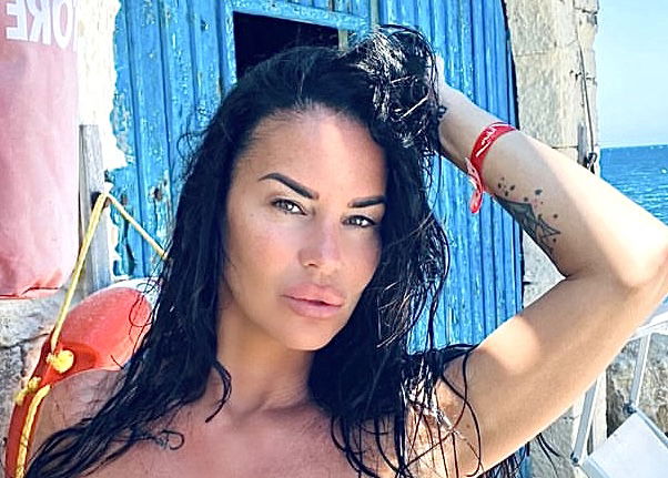 Gf Vip, Antonella Mosetti spiega per quale motivo è sbarcata su 0nlyFans e poi rivela: “Ho il cuore impegnato, storia difficile”