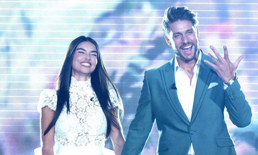 Teresa Langella e Andrea Dal Corso, durante le nozze il prete cita Maria De Filippi, Uomini e Donne e Verissimo (Video) preview