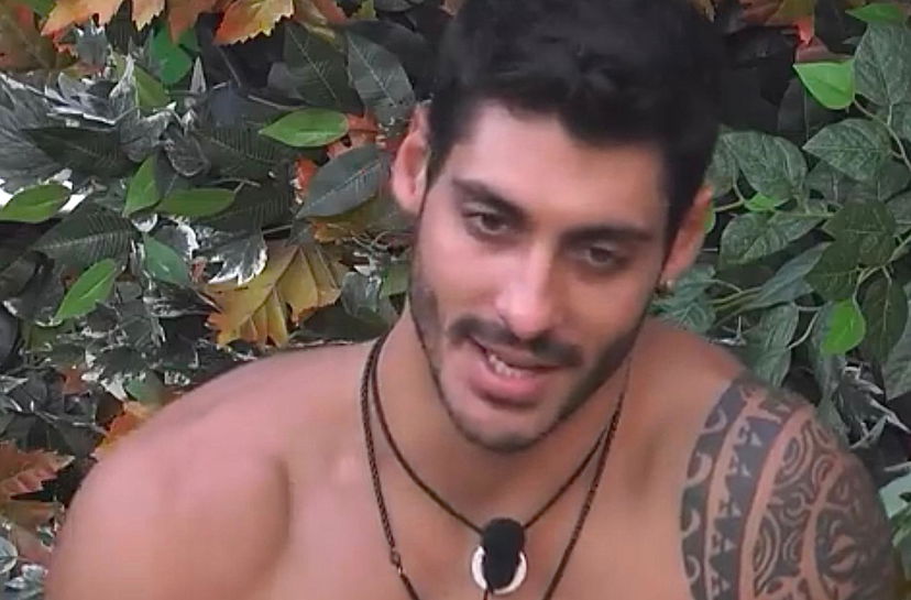 Grande Fratello, Javier Martinez svela di essere particolarmente interessato ad una delle inquiline: ecco chi preview