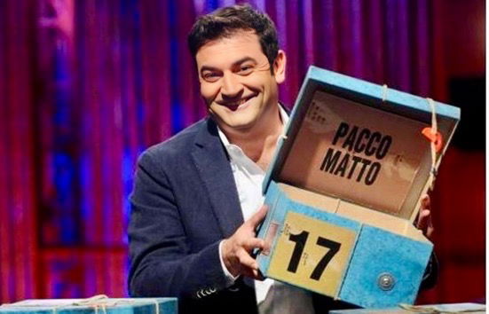 Affari Tuoi, rivelato come funzionano le vincite e quali sono i trucchi che usa il “dottore”: le parole di Max Giusti preview