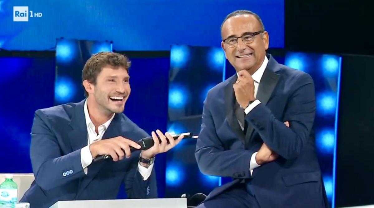 Tale e Quale Show 2024, ecco chi ha vinto la prima puntata. Maria De Filippi telefona in diretta