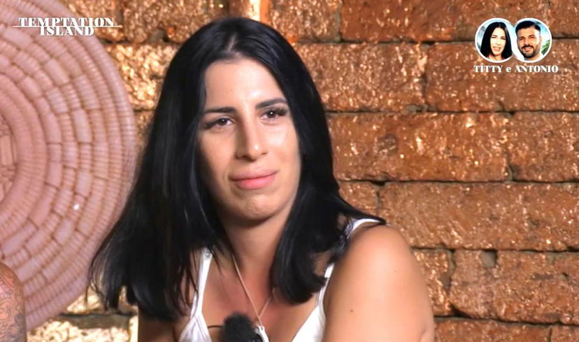 Temptation Island 12, prima puntata: Alfred vicinissimo alla tentatrice, la gelosia di Alfonso, Titty chiede subito il falò di confronto ad Antonio preview