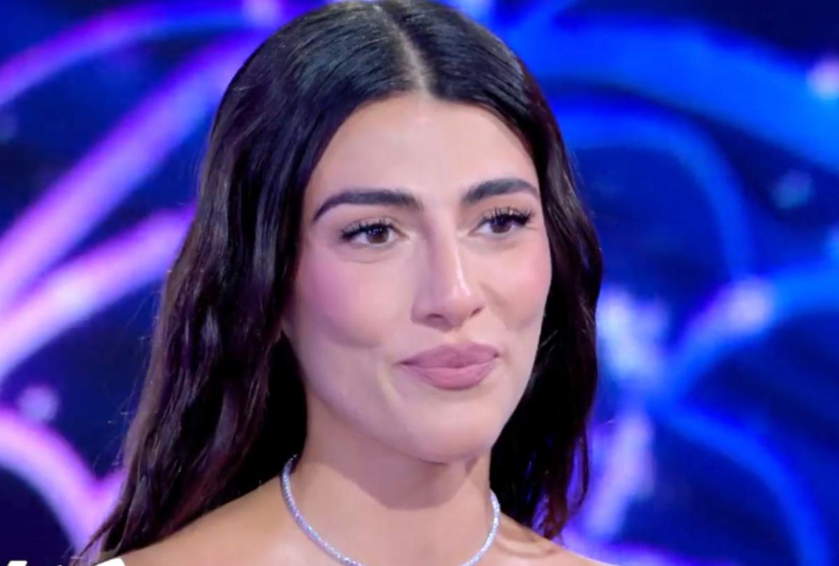 Giulia Salemi a Verissimo svela il sesso del bebè che aspetta da Pierpaolo Pretelli e quando è previsto il parto