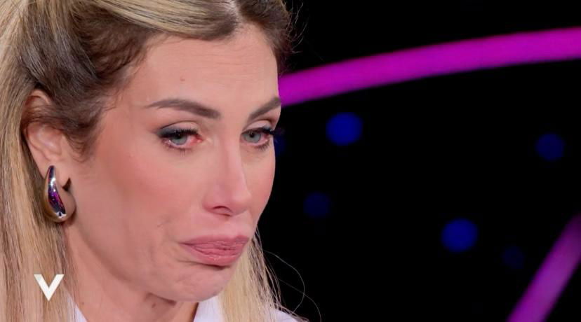 Paola Caruso a Verissimo aggiorna sulle condizioni di salute del suo piccolo Michele: “Lui non l’ha presa bene, non si piega il perché ” preview