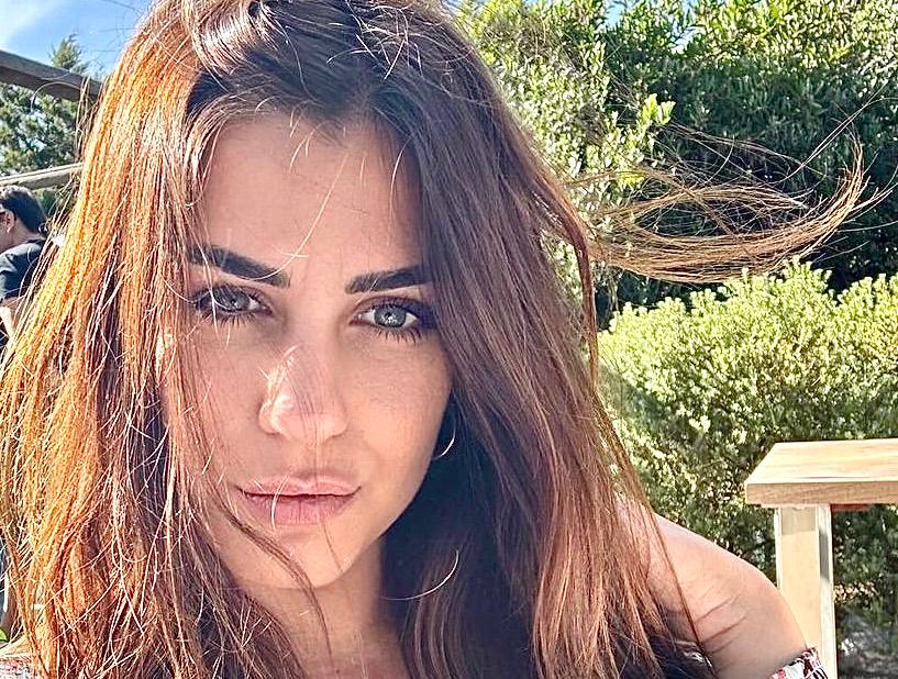 Temptation Island, Alessia Bottiglia pubblica il biglietto ricevuto da un ammiratore anonimo: “Palesati almeno!” article-post