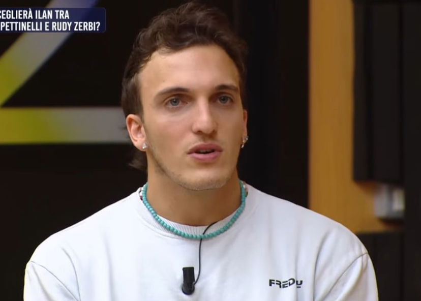 Amici 24, Ilan (figlio di Gabriele Muccino) deve decidere se entrare nel team di Rudy Zerbi o Anna Pettinelli: ecco quale prof ha scelto preview