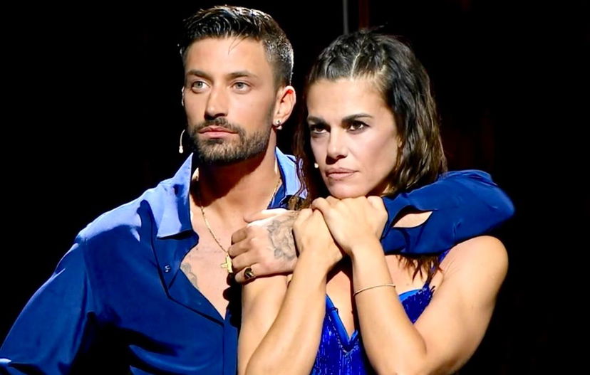 Ballando con le Stelle 19, Bianca Guaccero svela cosa c’è tra lei e Giovanni Pernice: “Mi sento predisposta all’amore e…” preview