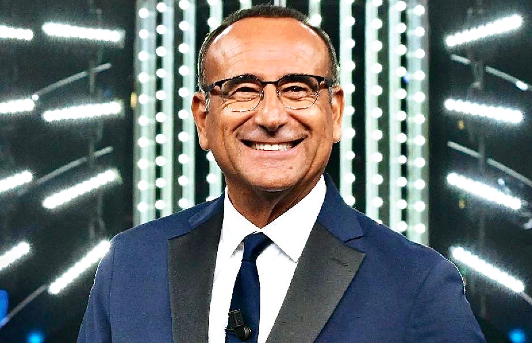 Carlo Conti svela come sarà Sanremo 2025: “Un Festival allegro e soprattutto veloce, altrimenti mi annoio!”. E a proposito di Amadeus…