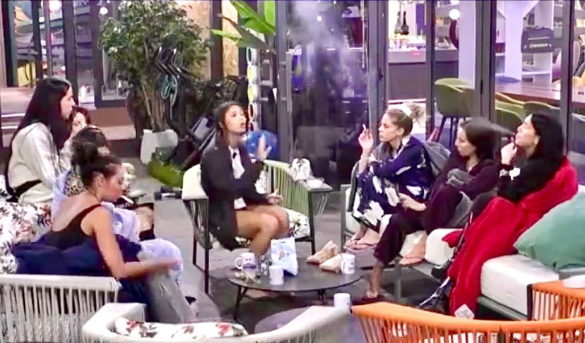 Grande Fratello, scoppia una furiosa lite tra inquiline: “Mi hai tirato una spallata, non prendermi per il cul*!” preview