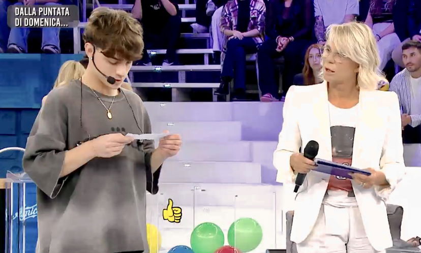 Amici 24, Luk3 scopre chi ha scritto il bigliettino in cui dichiarava un interesse per lui (Video) preview