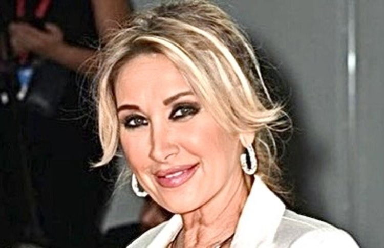 Grande Fratello, Simona Tagli svela: “Vorrei mettere fine alla mia castità con Gianluca Vacchi o Rocco Siffredi!” preview