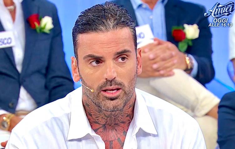 Uomini e Donne, Mario Cusitore avvistato (di nuovo) in compagnia di una ragazza mora: ecco chi è preview