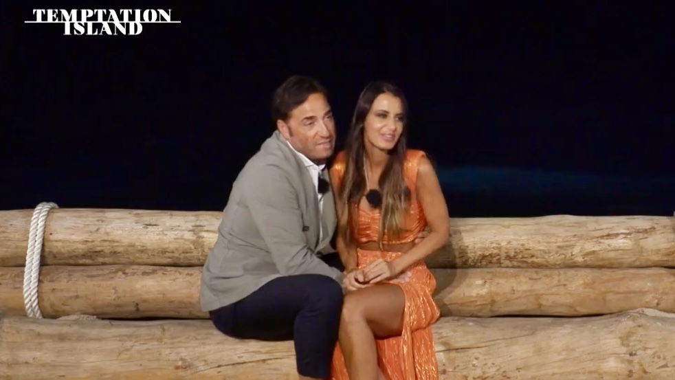 Temptation Island 12, Alfred e Anna si lasciano dopo un falò di fuoco, Valerio chiede un nuovo confronto con Diandra e lasciano il programma insieme