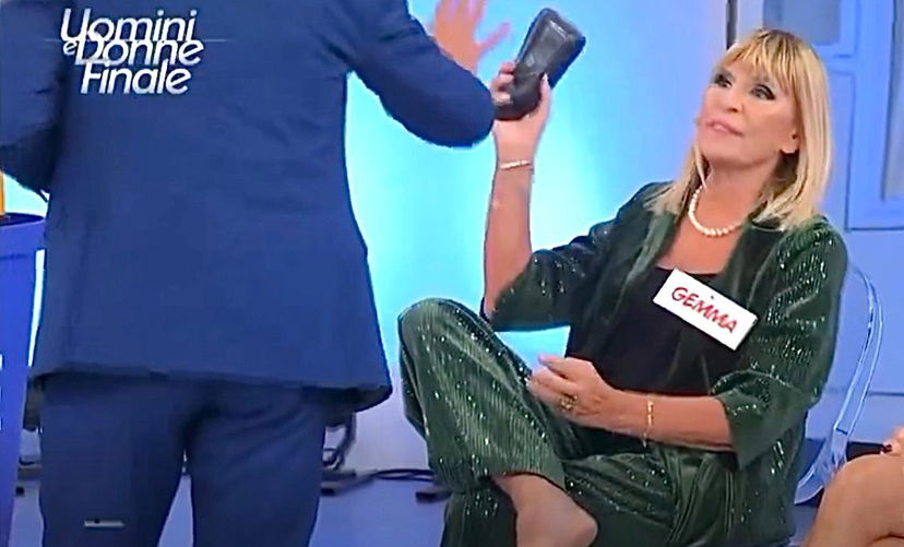 Uomini e Donne, Gemma Galgani dà uno schiaffo a Valerio e minaccia di lanciargli una scarpa: il video preview